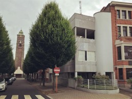 Architectenwoning Gaston Eysselinck en parochiekerk Sint-Pieters-Buiten